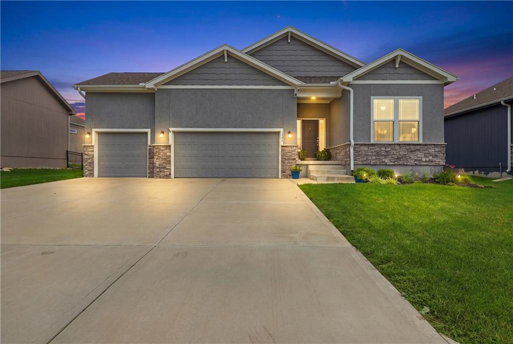 Photo of 1122 SW Cheshire Drive Lee's Summit MO 64083