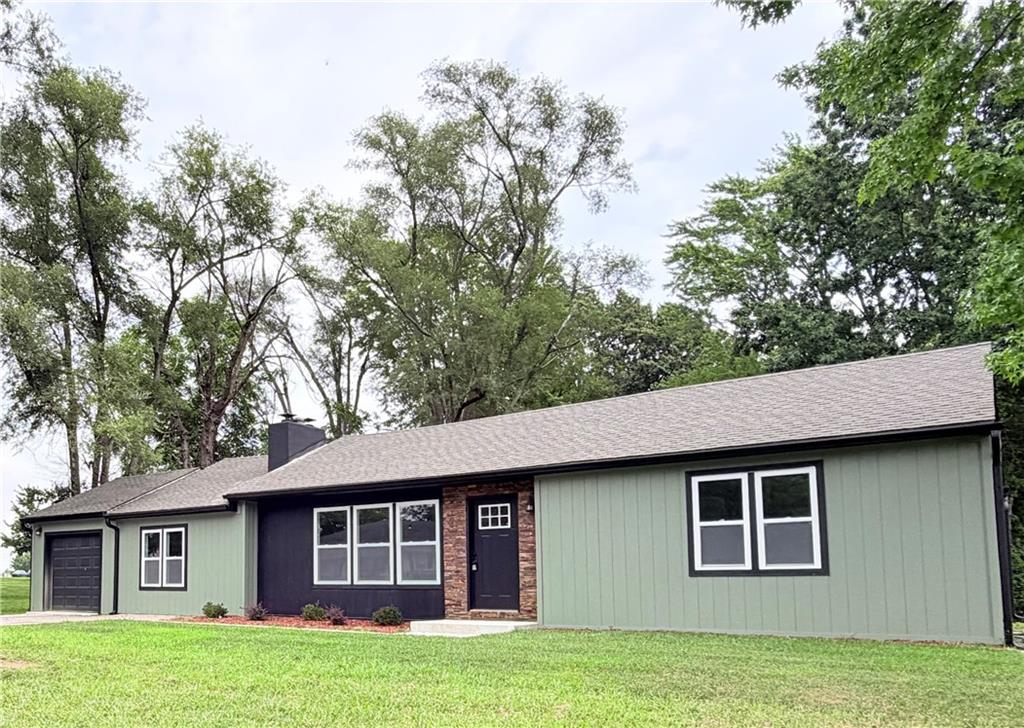 Photo of 605 NE Douglas Street Lee's Summit MO 64063