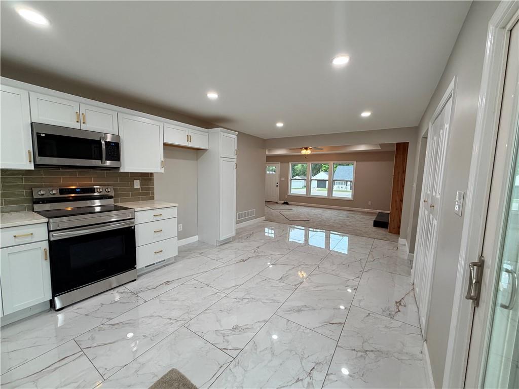 Photo of 605 NE Douglas Street Lee's Summit MO 64063