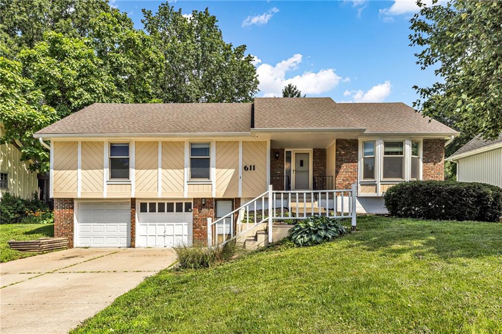 Photo of 611 SW Murray Road Lee's Summit MO 64081