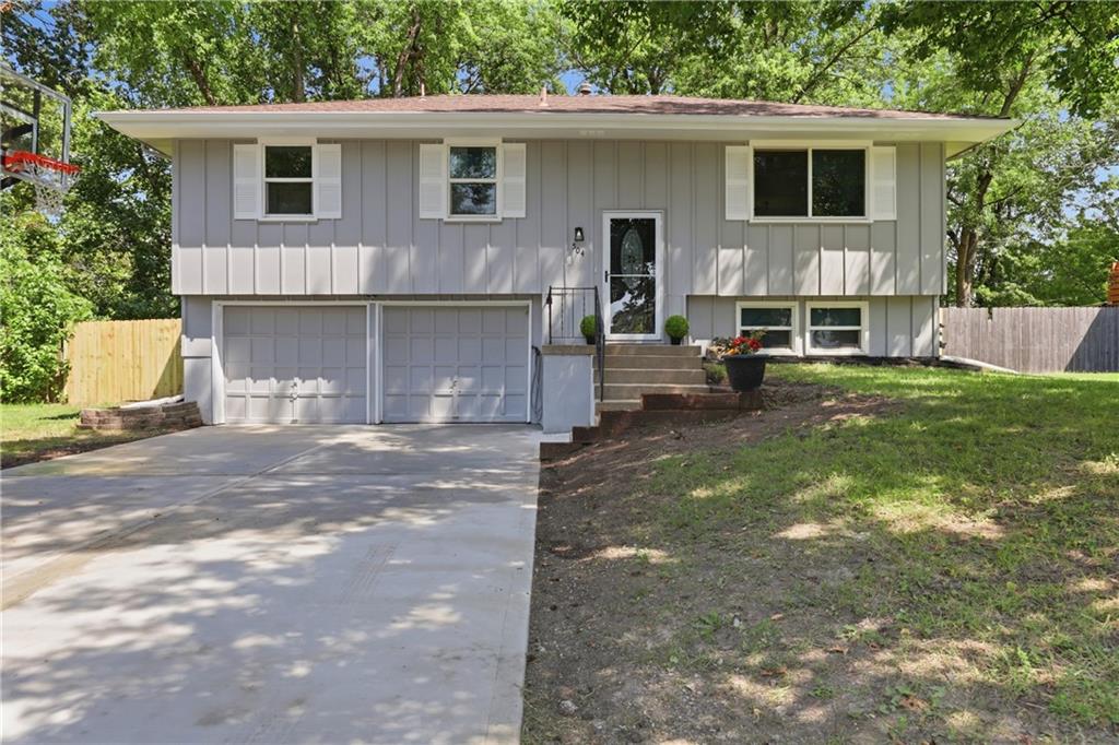 Photo of 504 SW Persels Road Lee's Summit MO 64081