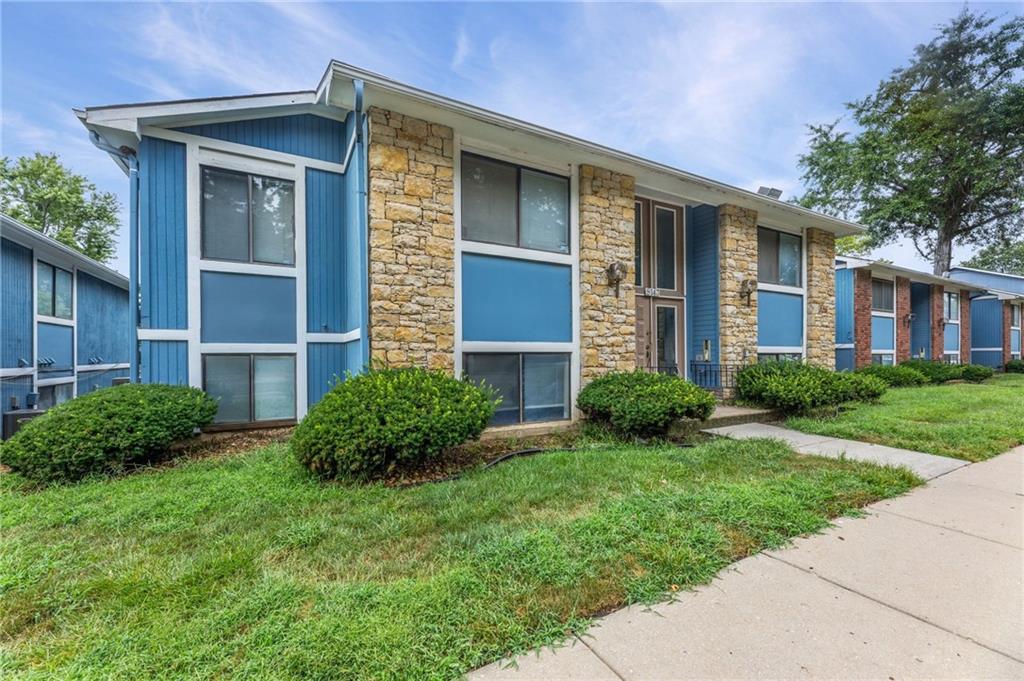 Photo of 8143 Holmes Road #201 Kansas City MO 64131