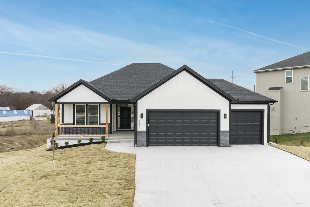 Photo of 15609 Austin Court Basehor KS 66007