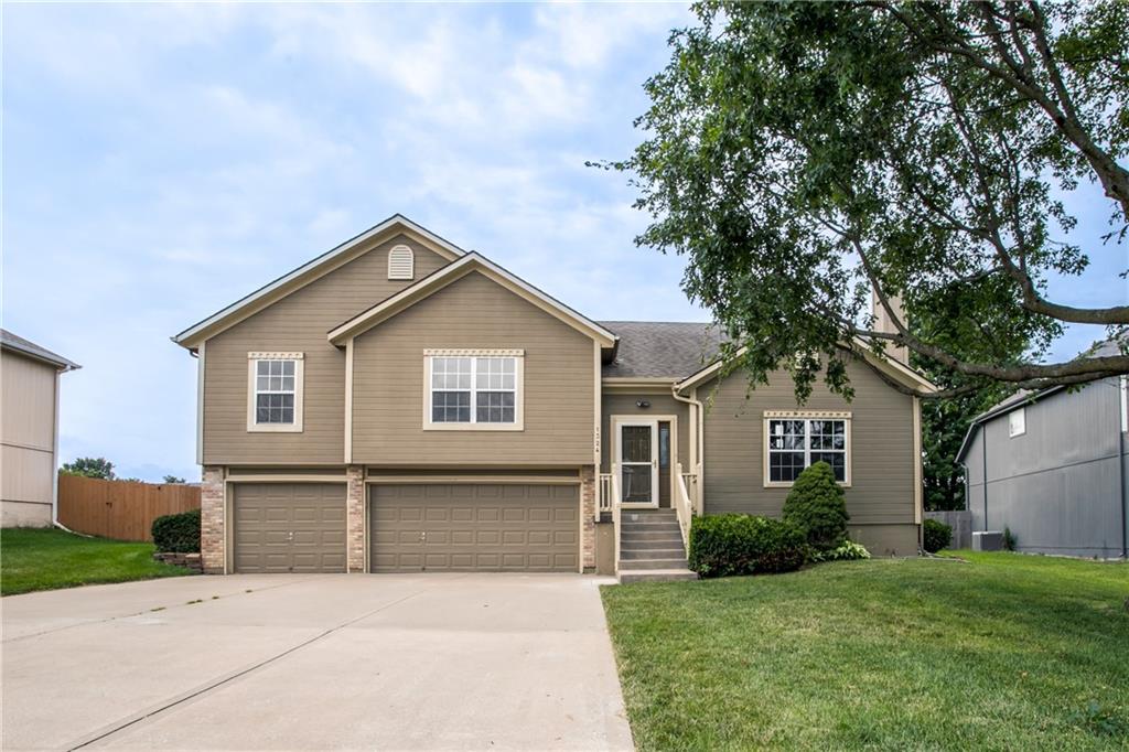 Photo of 1324 SE Dalton Circle Lee's Summit MO 64081