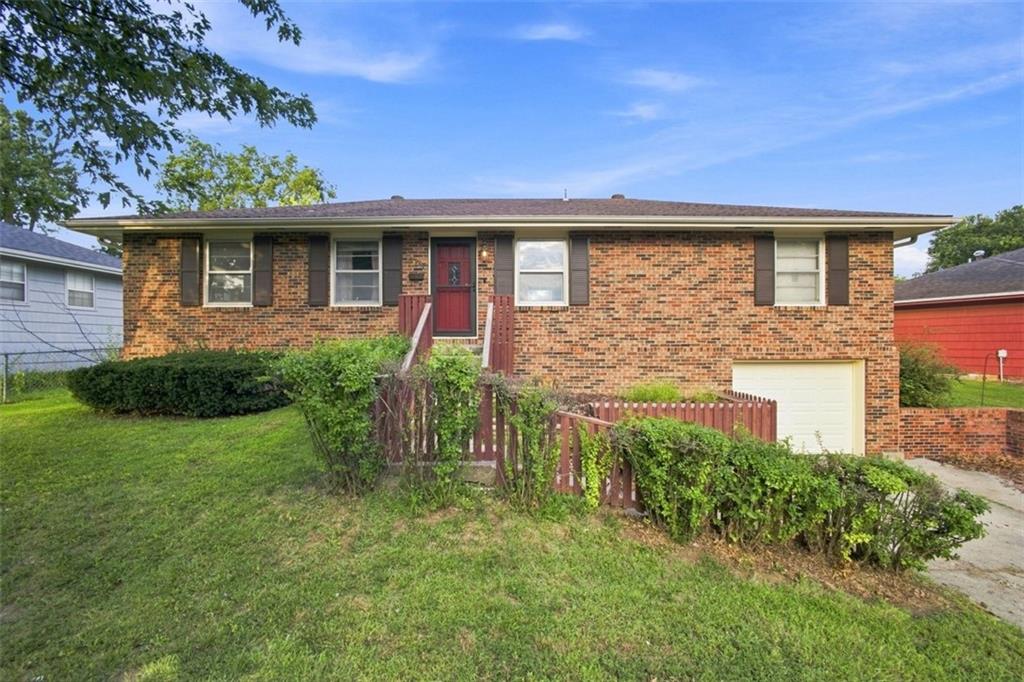 Photo of 207 Augustus Drive Excelsior Springs MO 64024