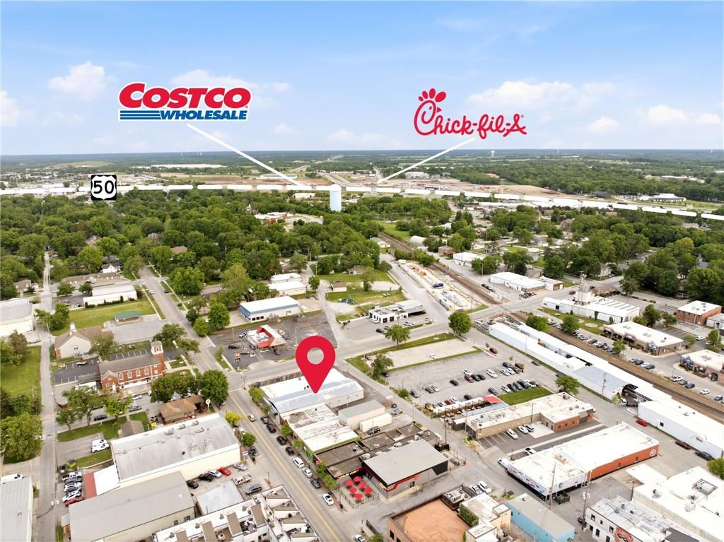Photo of 330 SE Douglas Street Lee's Summit MO 64063