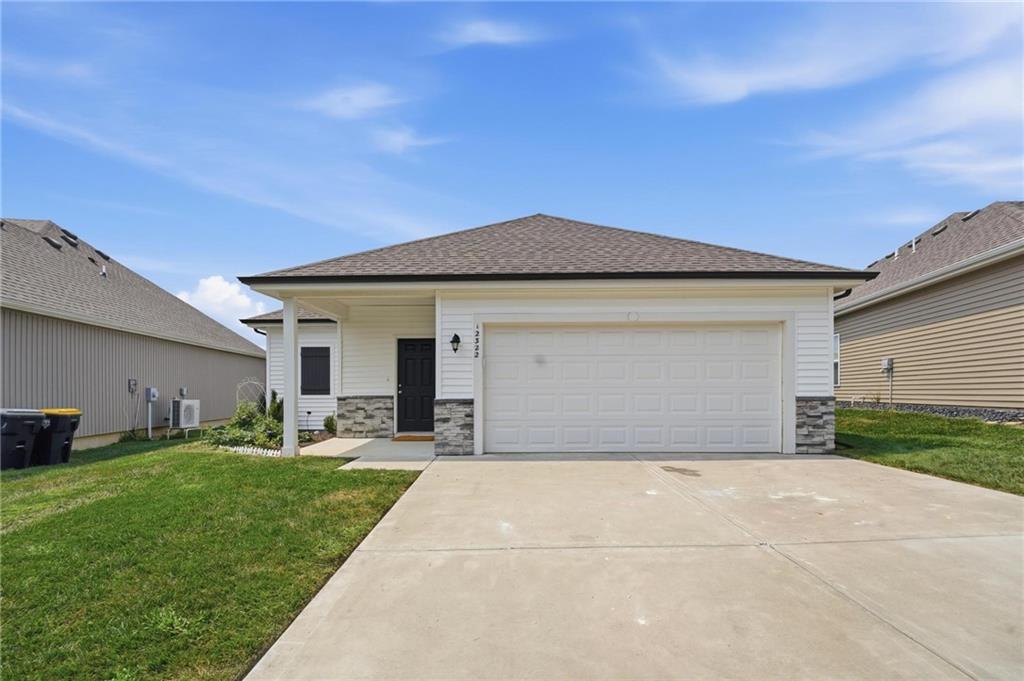 Photo of 12322 N Pomona Avenue Kansas City MO 64163