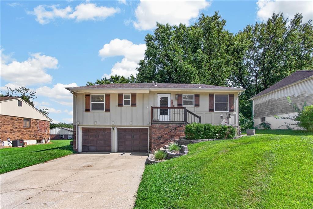 Photo of 1216 NW Somerset Court Blue Springs MO 64015