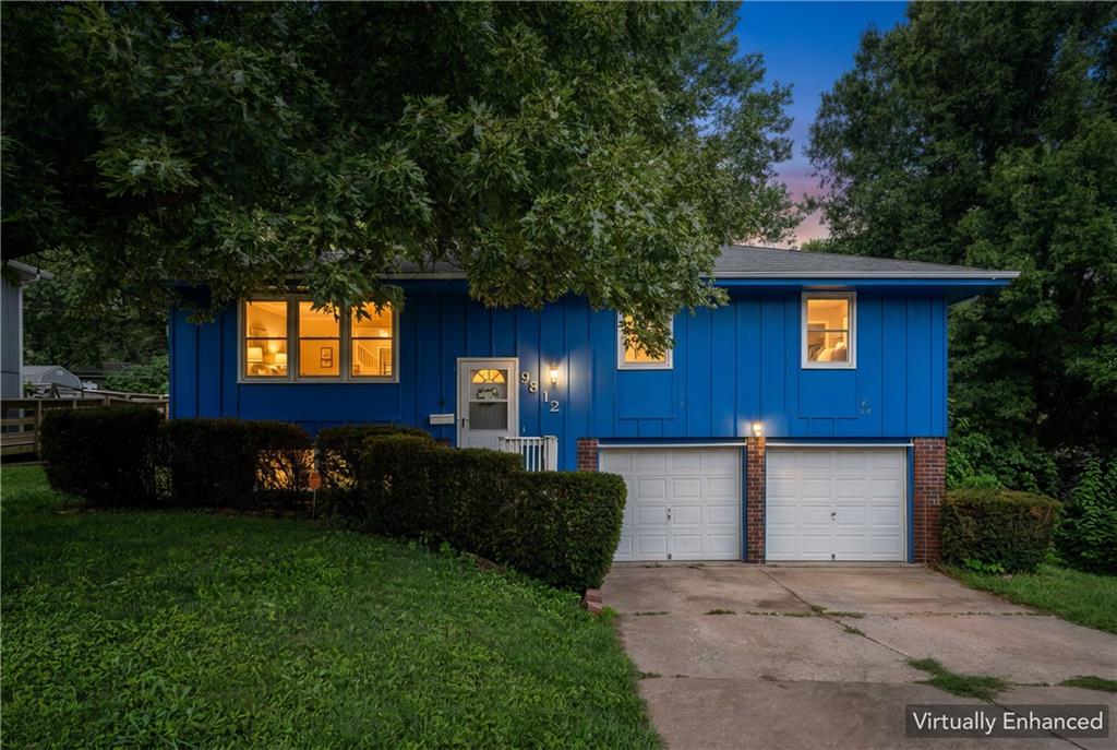 Photo of 9812 Hillcrest Road Kansas City MO 64134