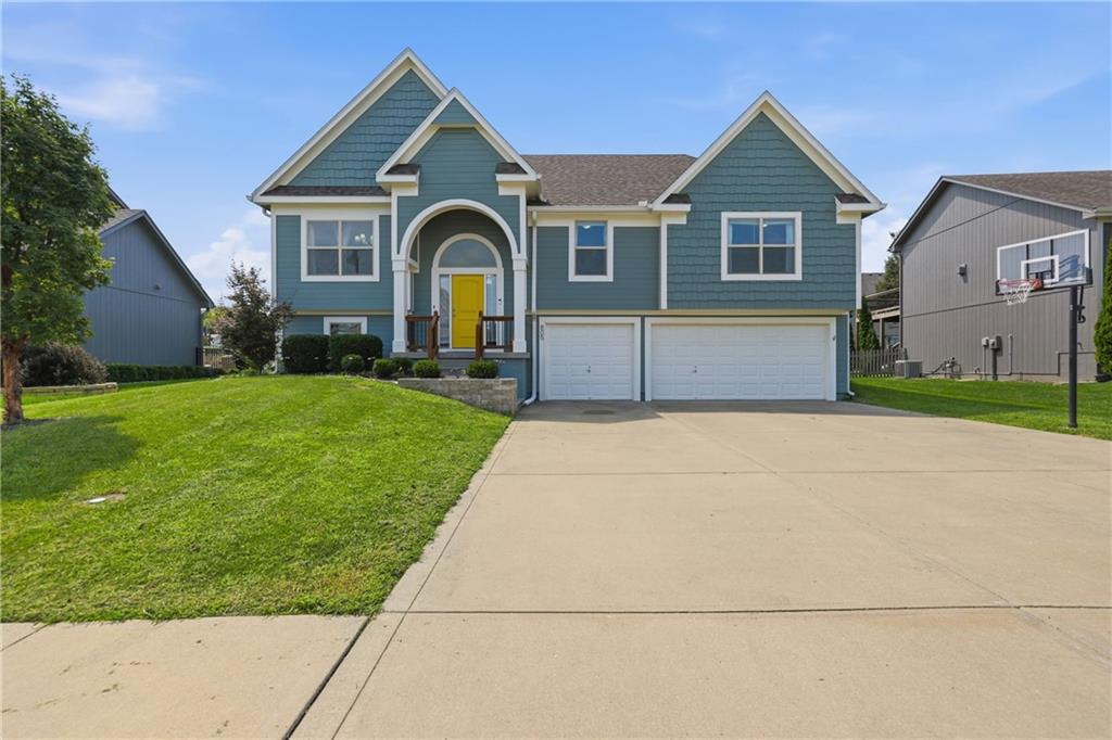 Photo of 805 Bellflower Lane Greenwood MO 64034