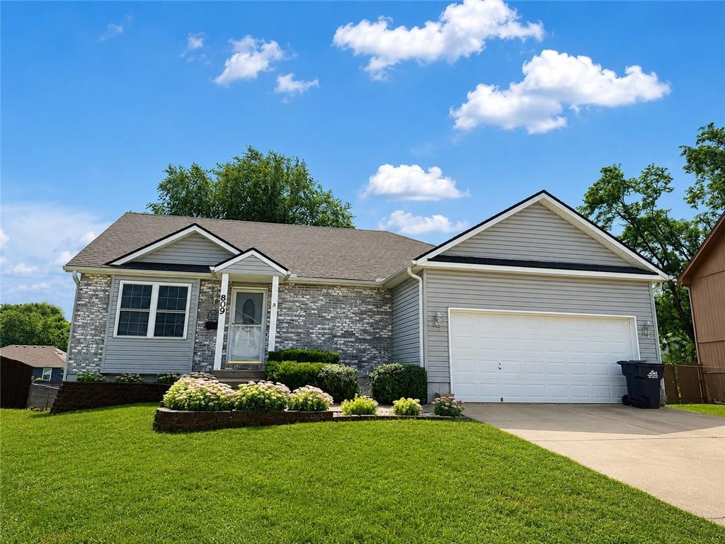 Photo of 809 SW Graystone Drive Grain Valley MO 64029
