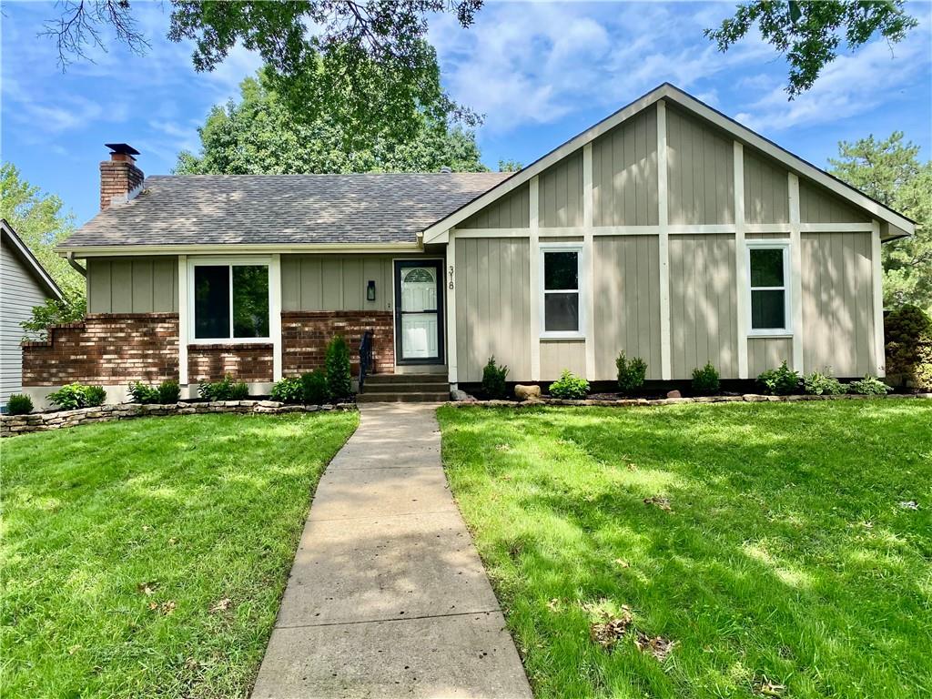 Photo of 318 NE Colonial Court Lee's Summit MO 64064