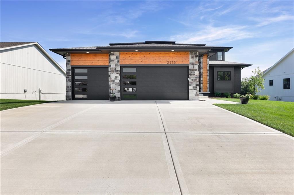 Photo of 2215 SW Hook Farm Drive Lee's Summit MO 64082