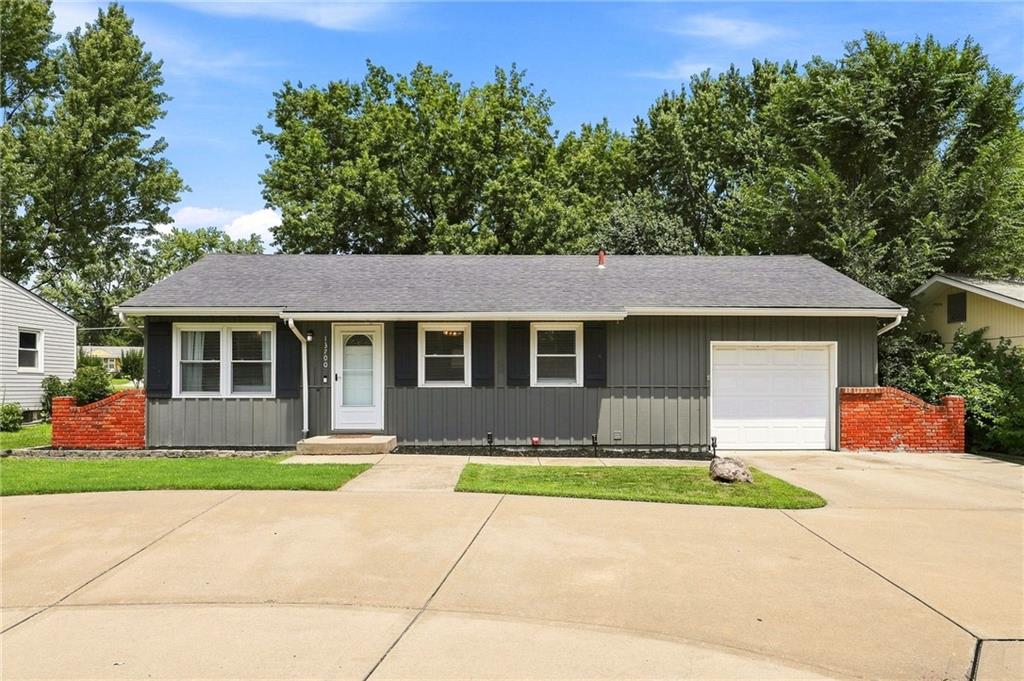 Photo of 13700 E 39th Street Independence MO 64055