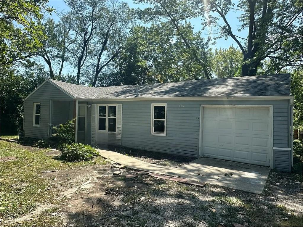 Photo of 205 SE 16th Street Lee's Summit MO 64081