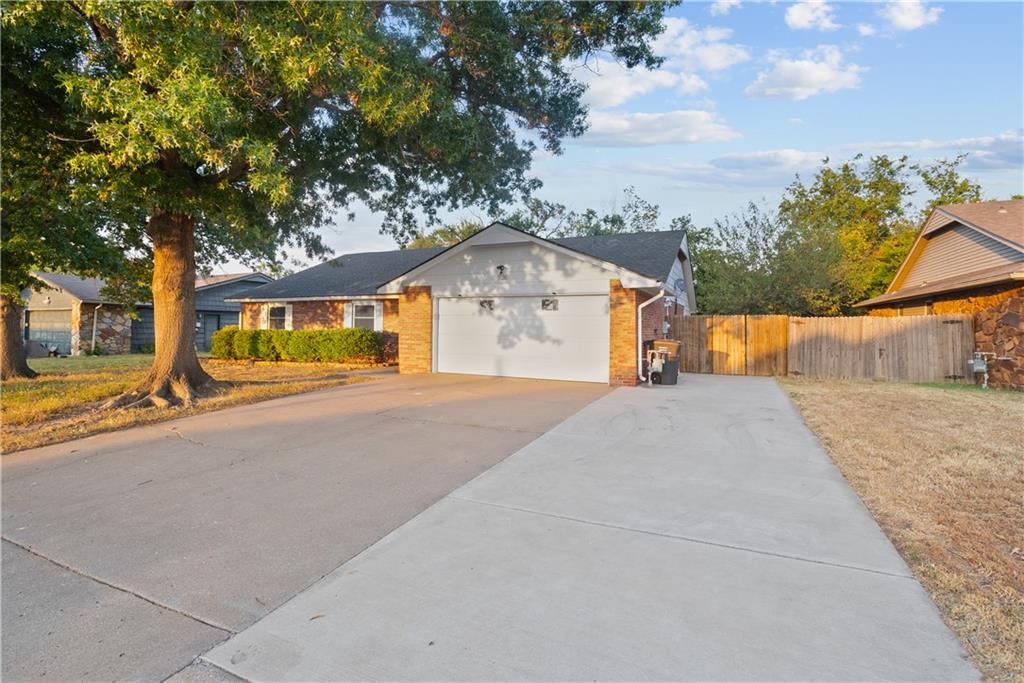 Photo of 926 Lariat Drive Bartlesville OK 74006