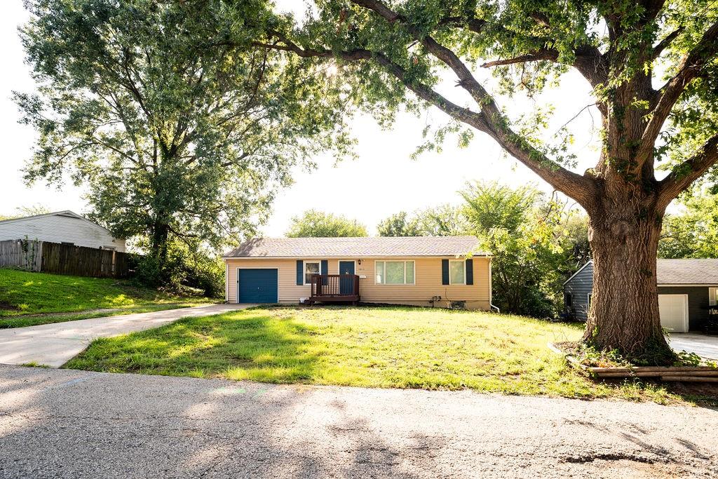 Photo of 10010 BELLAIRE Avenue Kansas City MO 64134