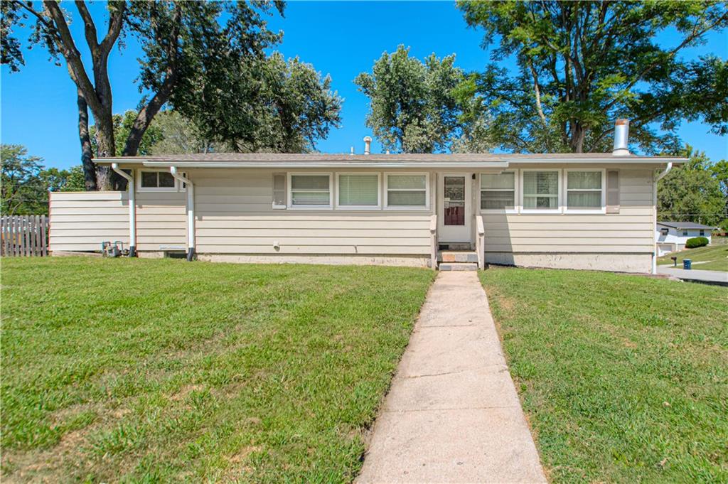 Photo of 6904 NW Belvidere Parkway Kansas City MO 64152