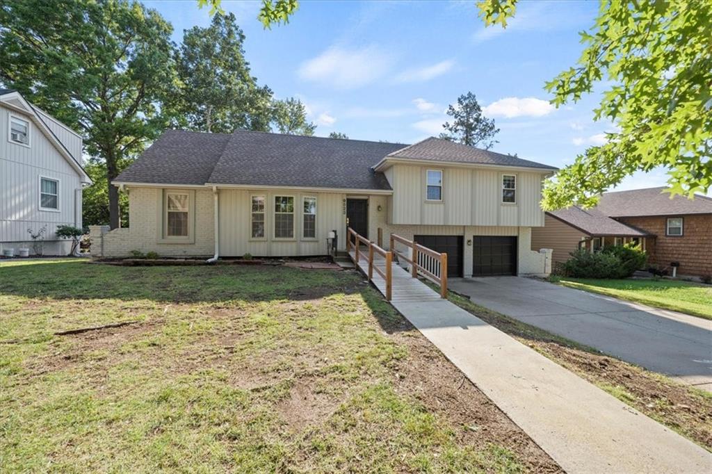 Photo of 9523 Connell Drive Overland Park KS 66212