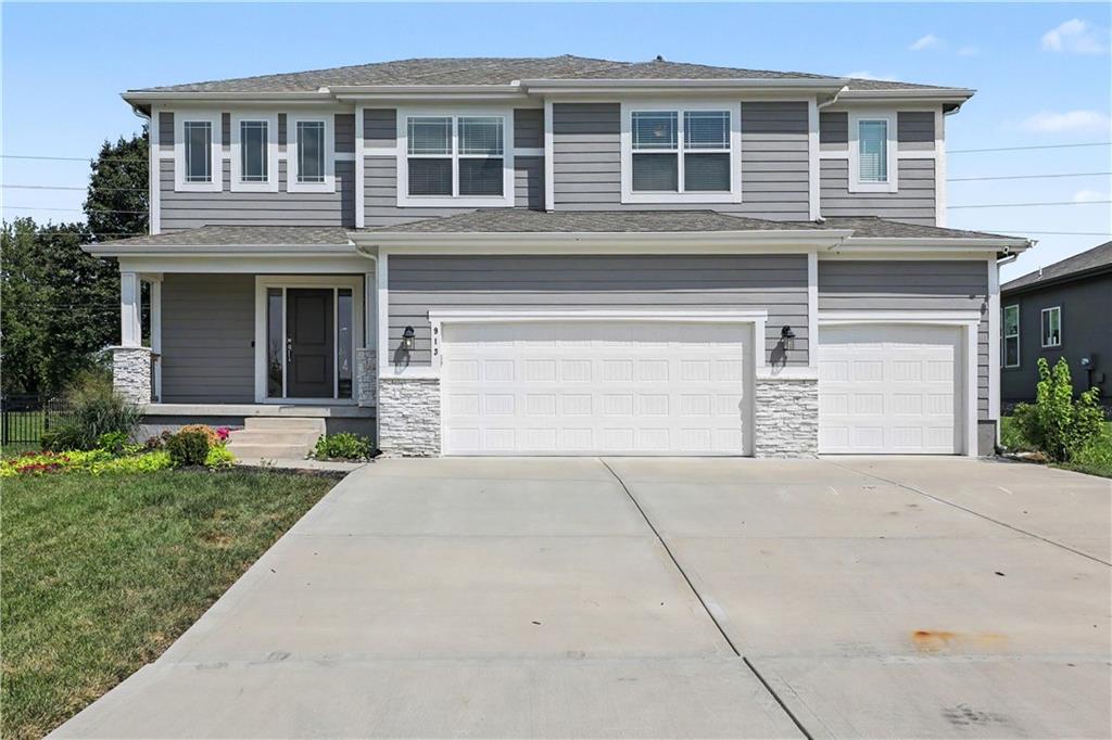 Photo of 913 NE Ravenwood Terrace Lee's Summit MO 64086