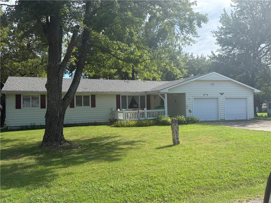 Photo of 122 E 2nd Street Pomona KS 66076