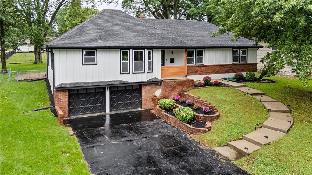 Photo of 629 E 106th Street Kansas City MO 64131