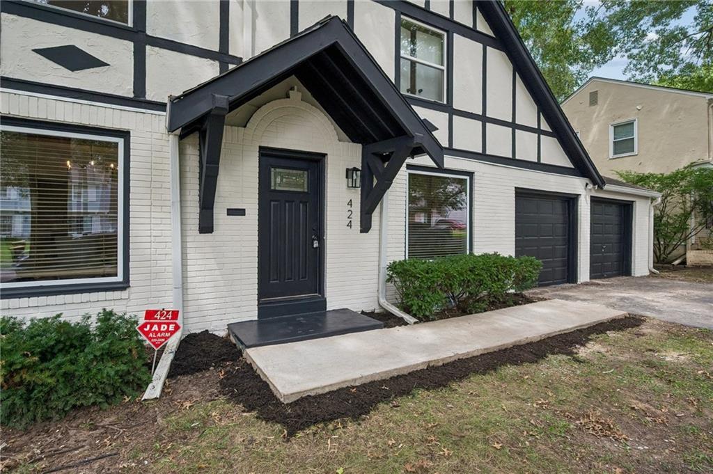 Photo of 424 E 79th Terrace Kansas City MO 64131