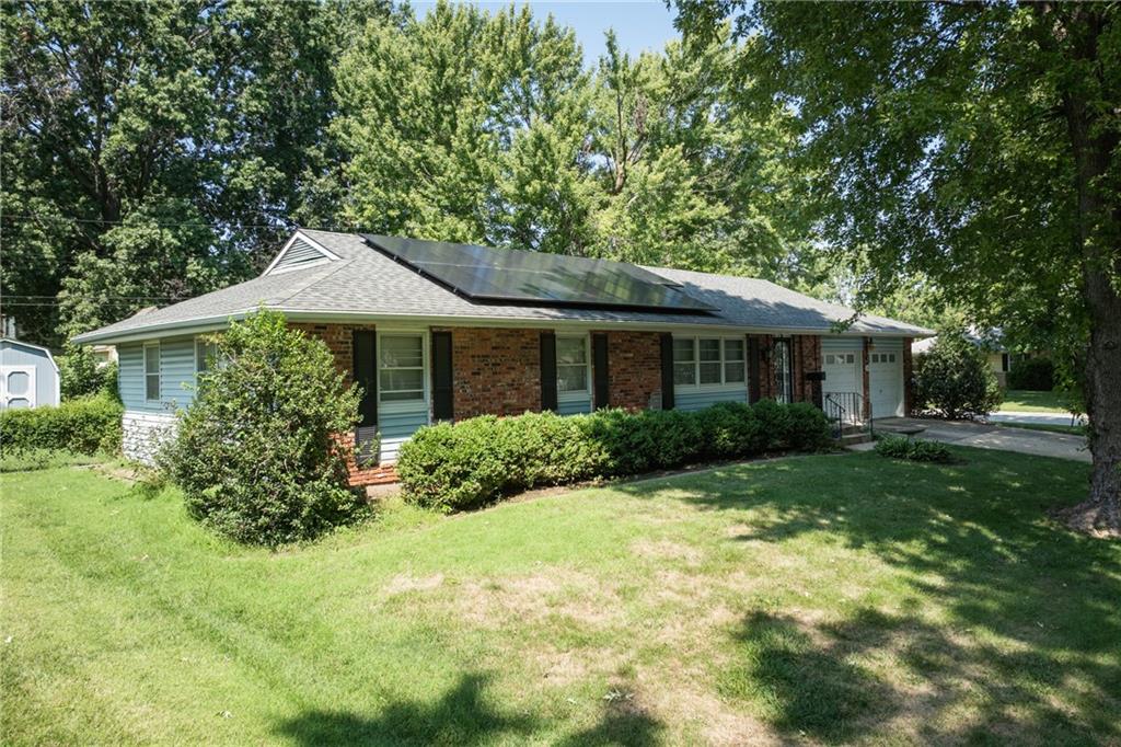 Photo of 110 S Queen Ridge Drive Independence MO 64050