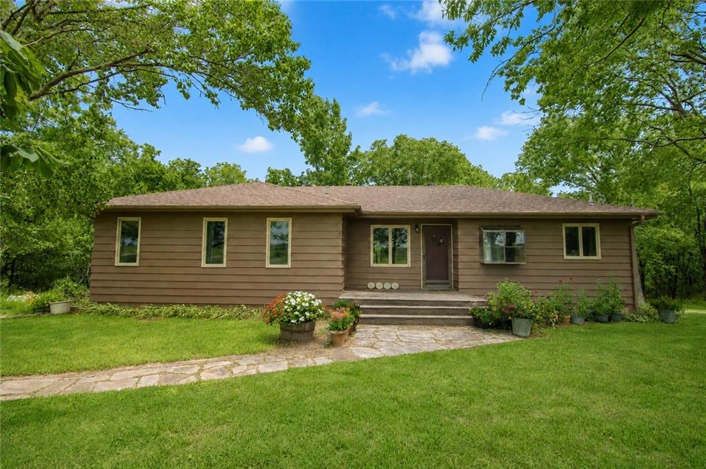 Photo of 566 E 1000 Road Baldwin City KS 66006