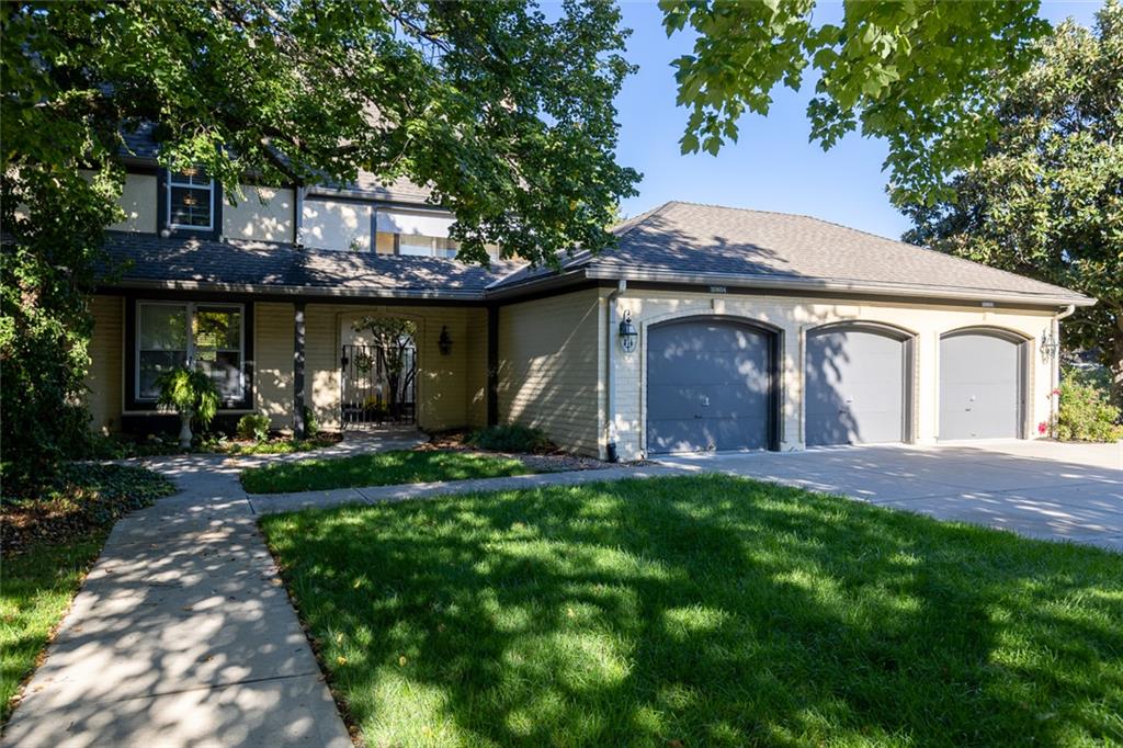 Photo of 10804 Glenwood Street Overland Park KS 66211