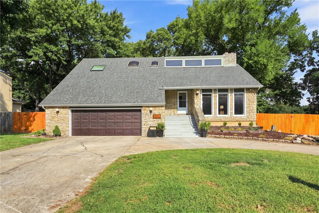 Photo of 5304 Queal Drive Shawnee KS 66203