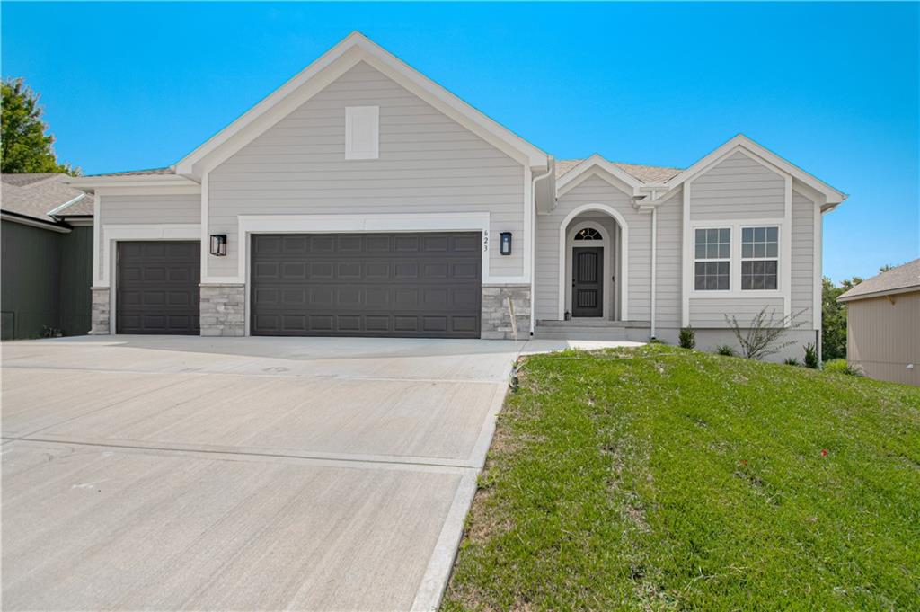 Photo of 1111 Oak Ridge Street Kearney MO 64060