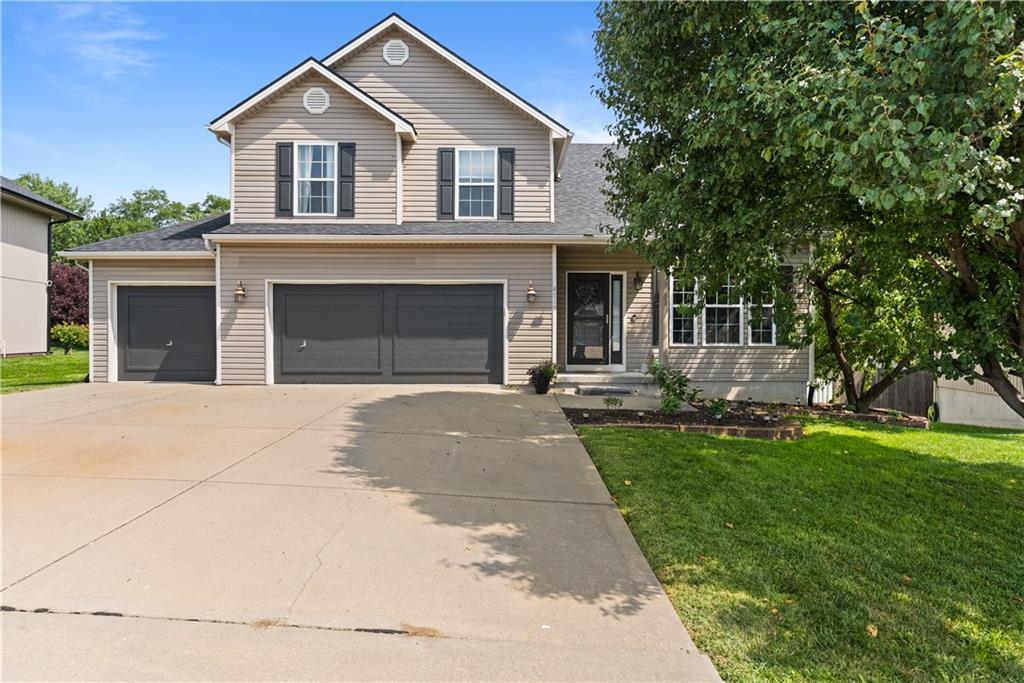 Photo of 8715 N ROBINHOOD Avenue Kansas City MO 64154