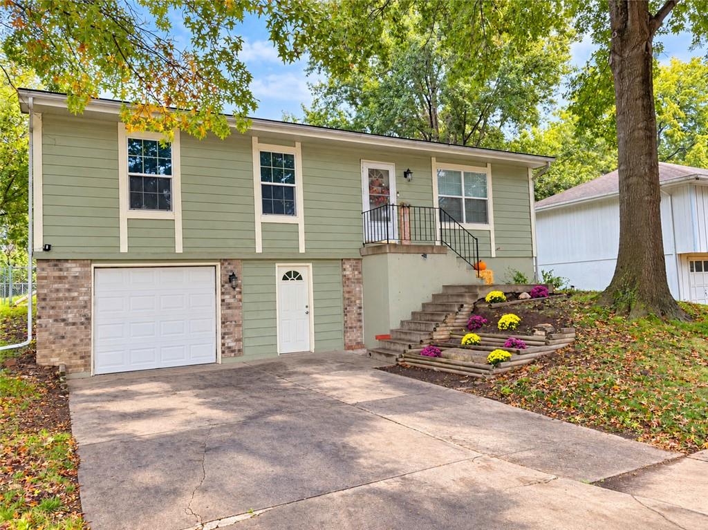 Photo of 808 SE 19th Street Oak Grove MO 64075