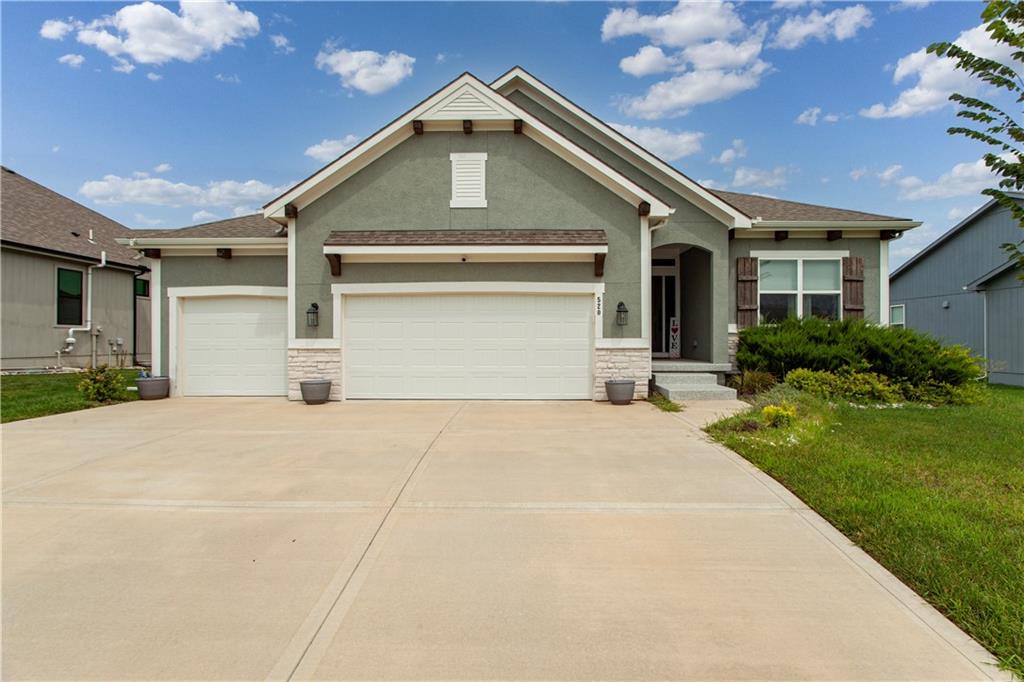 Photo of 520 SE David Road Lee's Summit MO 64082