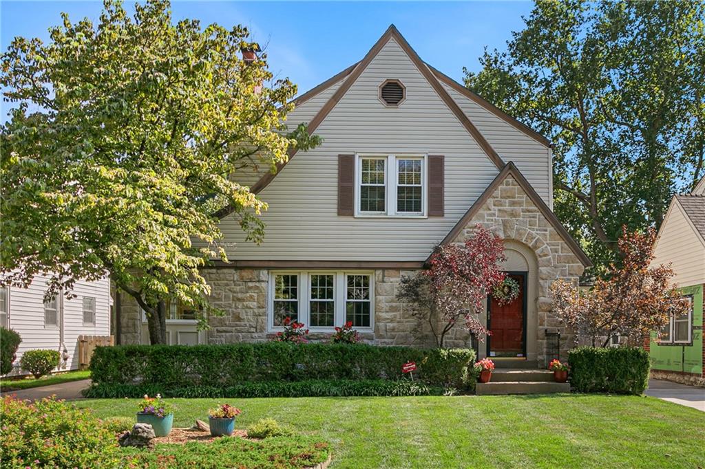 Photo of 421 E 74th Terrace Kansas City MO 64131