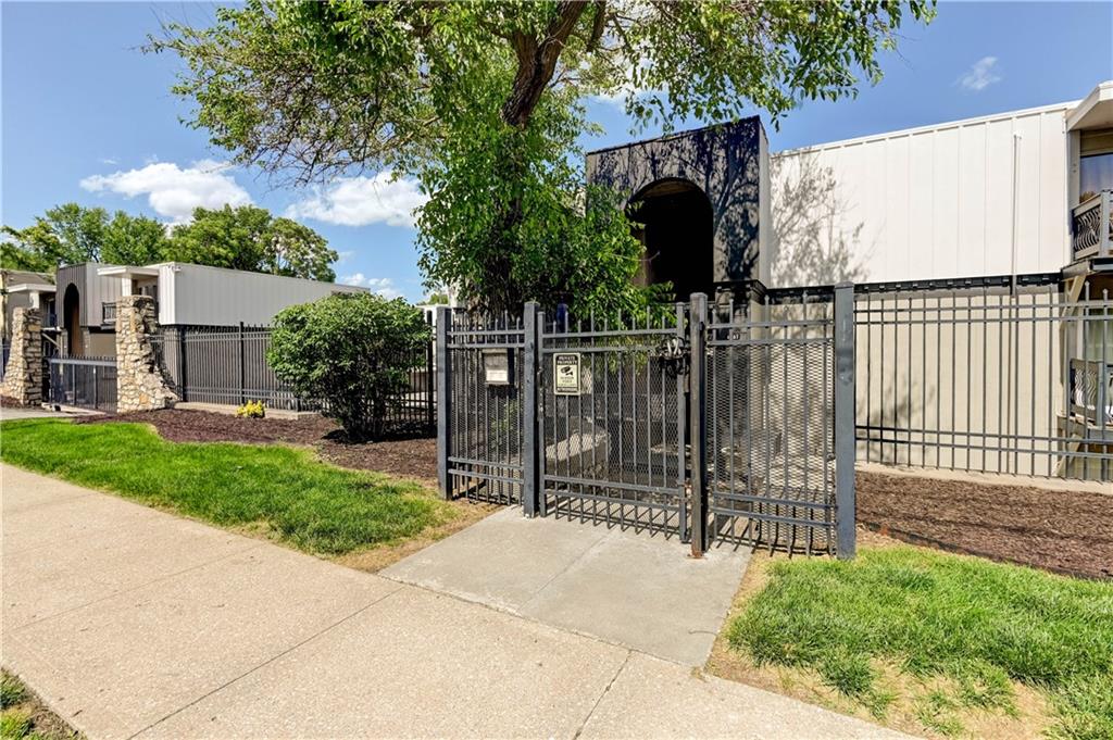 Photo of 4157 Roanoke Road #2 Kansas City MO 64111