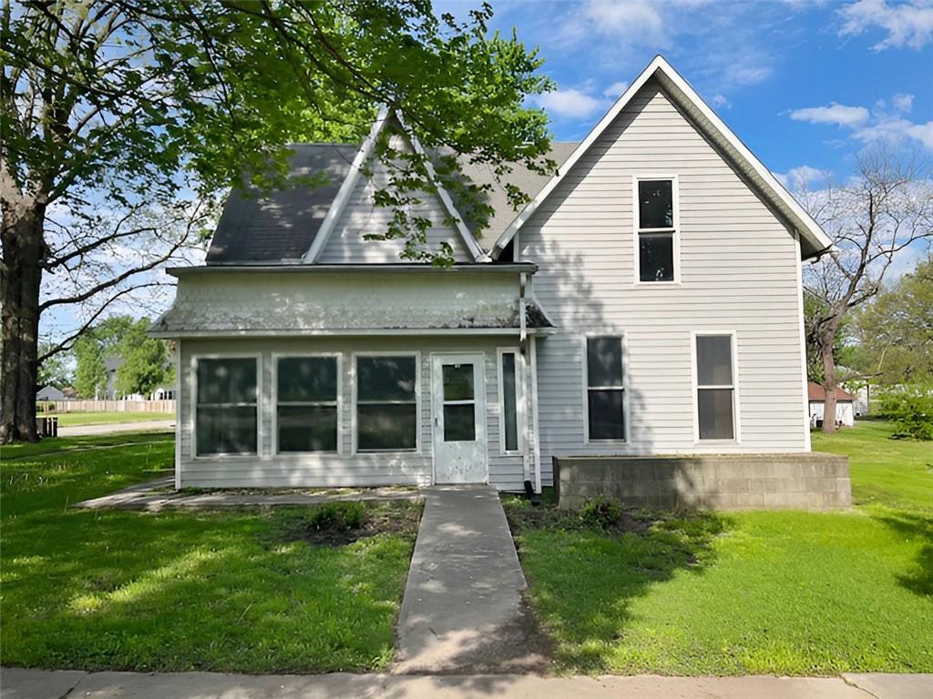 Photo of 208 S 3rd Street Hopkins MO 64461