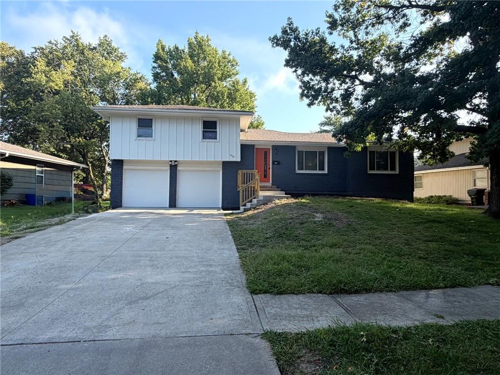 Photo of 1202 E Ridgeway Drive Olathe KS 66106