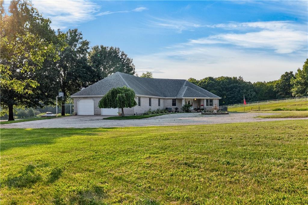 Photo of 21185 R Road Holton KS 66436