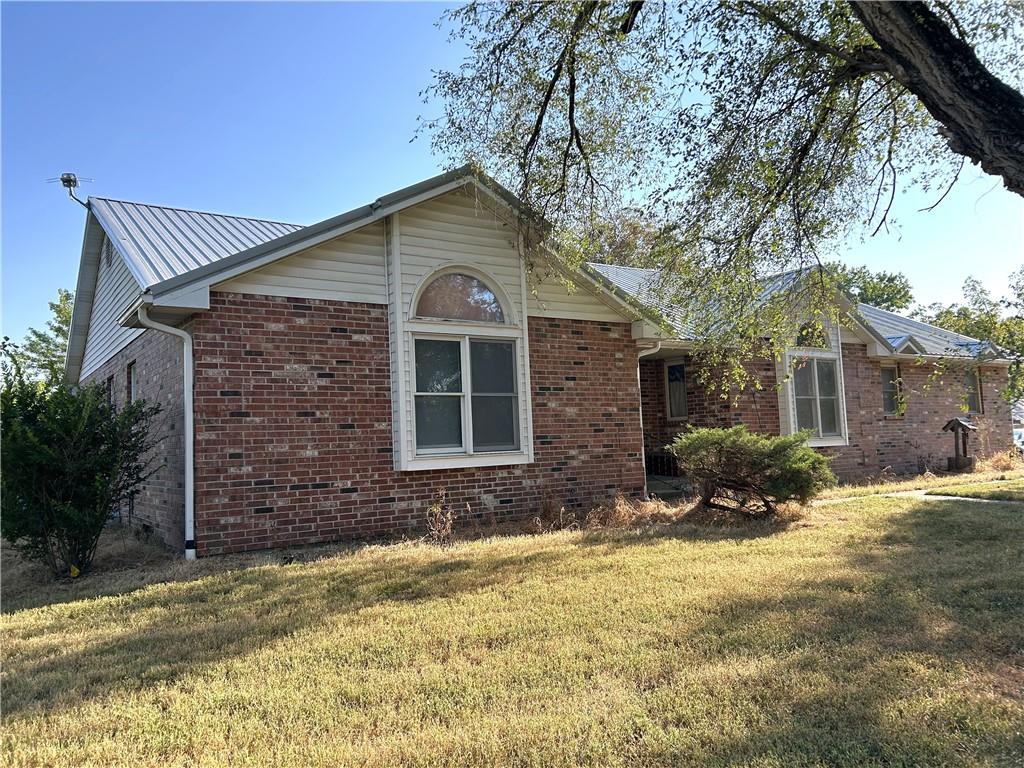 Photo of 905 W Main Street Sheldon MO 64784