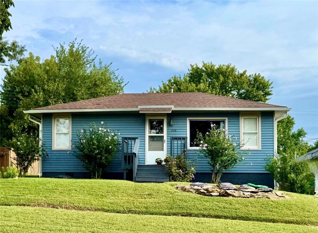 Photo of 206 E Lake Street McLouth KS 66054