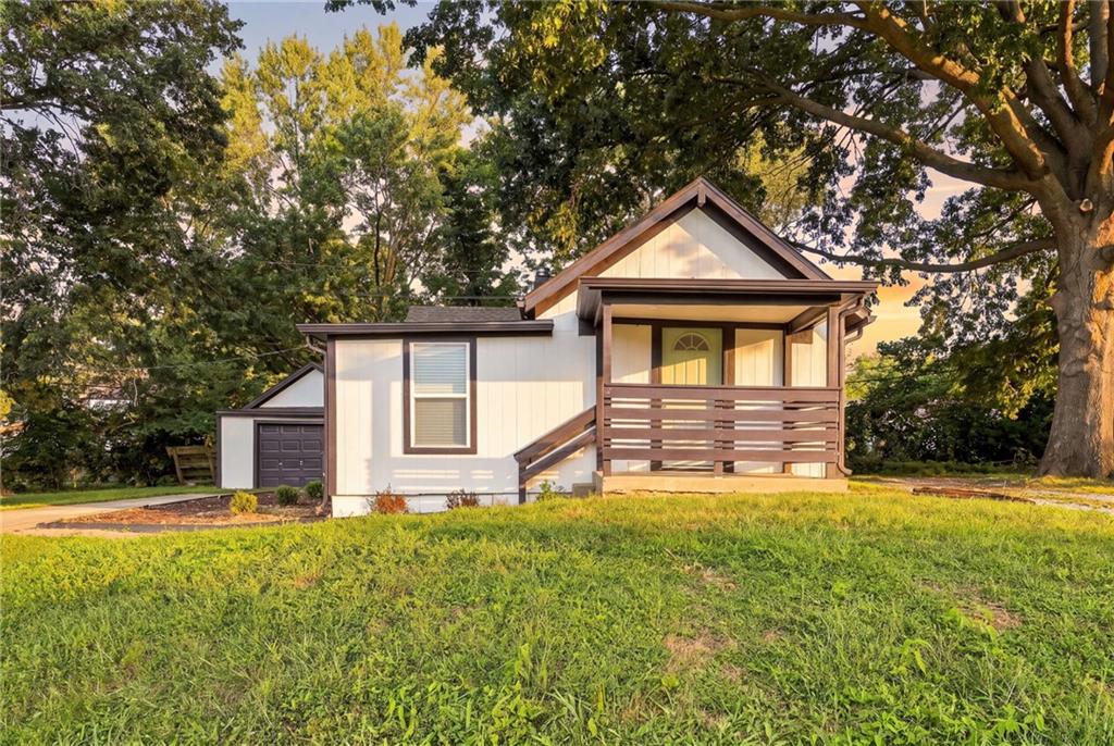 Photo of 7126 Main Street Kansas City MO 64114