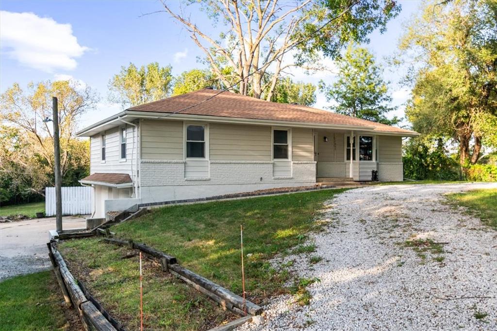 Photo of 1605 SE M AA Highway Blue Springs MO 64014