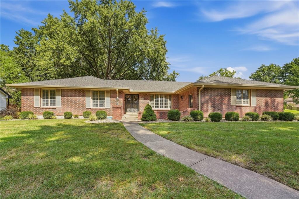 Photo of 306 NW Lincolnwood Drive Lee's Summit MO 64063