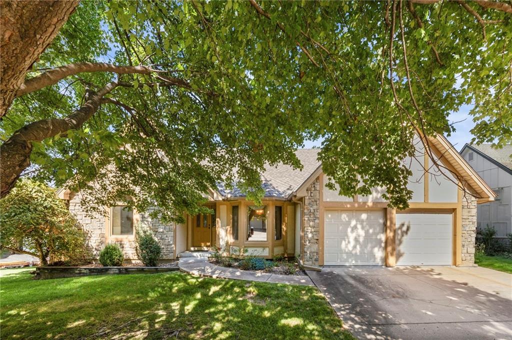 Photo of 5607 N Flint Ridge Road Kansas City MO 64151