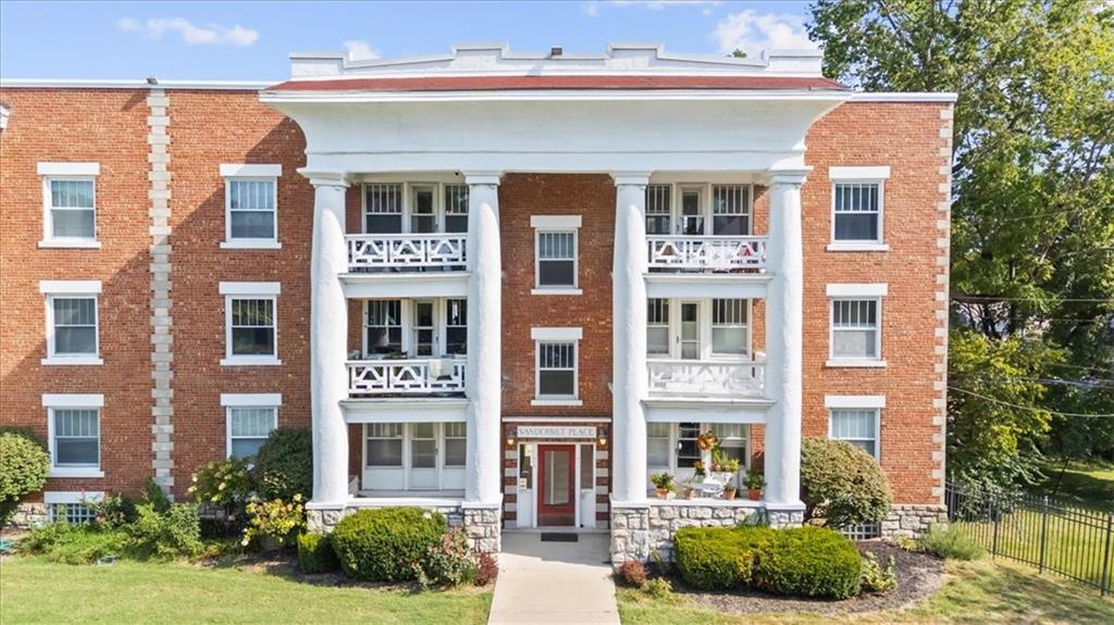 Photo of 406 E 43rd Street #2E Kansas City MO 64110