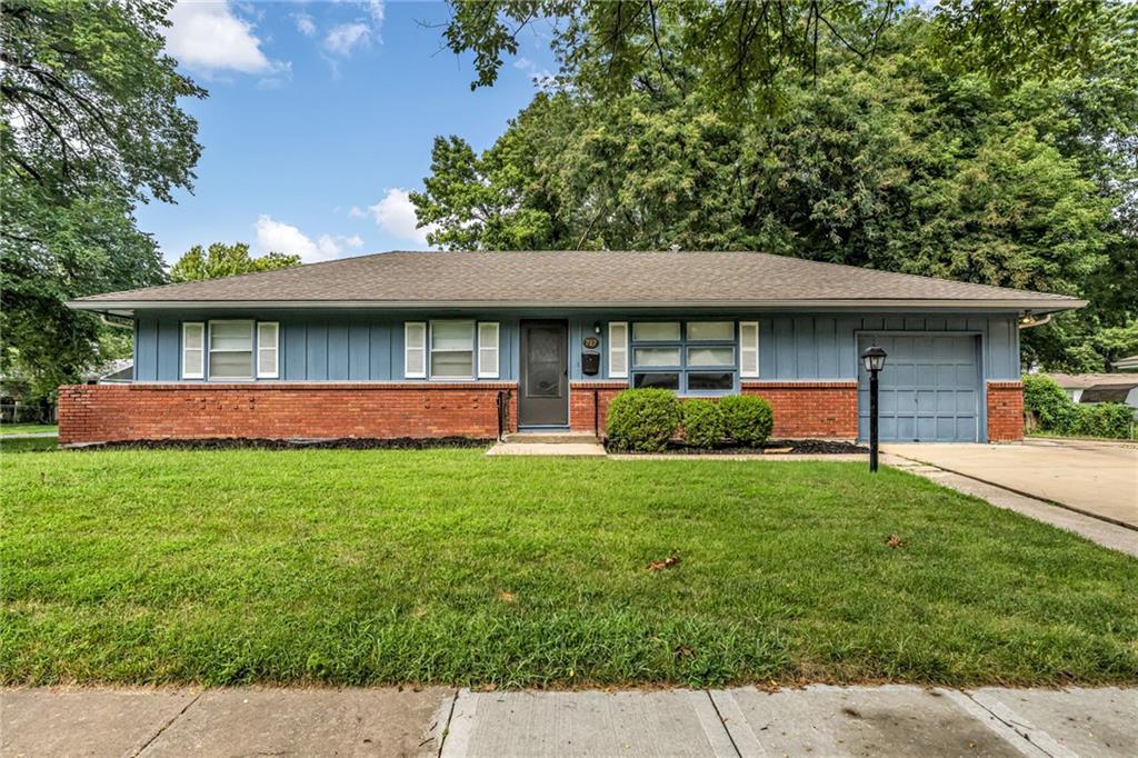 Photo of 717 S Sunset Drive Olathe KS 66061
