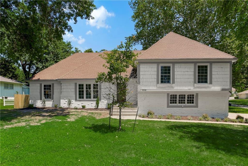 Photo of 9209 Roe Avenue Prairie Village KS 66207