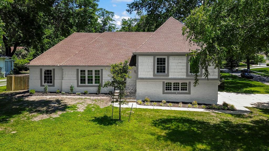 Photo of 9209 Roe Avenue Prairie Village KS 66207